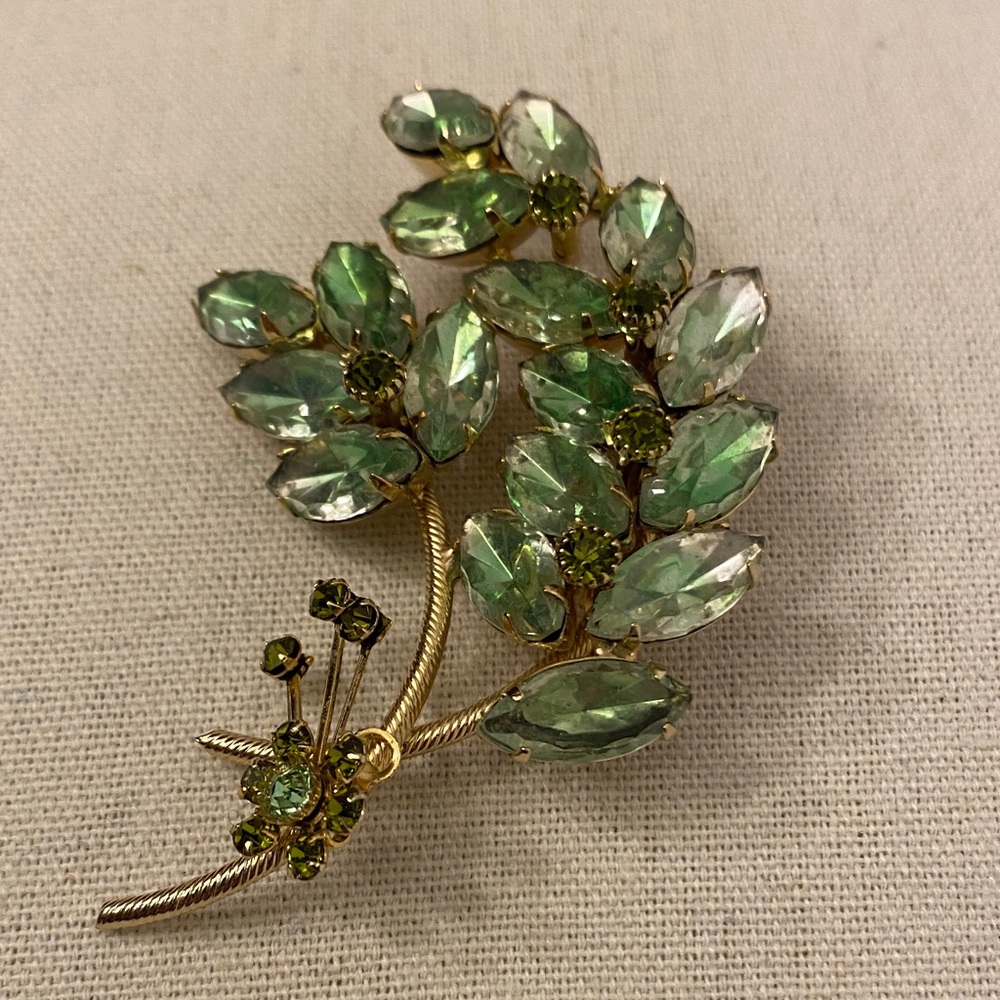 Vintage Green Rhinestone Floral Spray Brooch Gold Tone Marquise Cut
